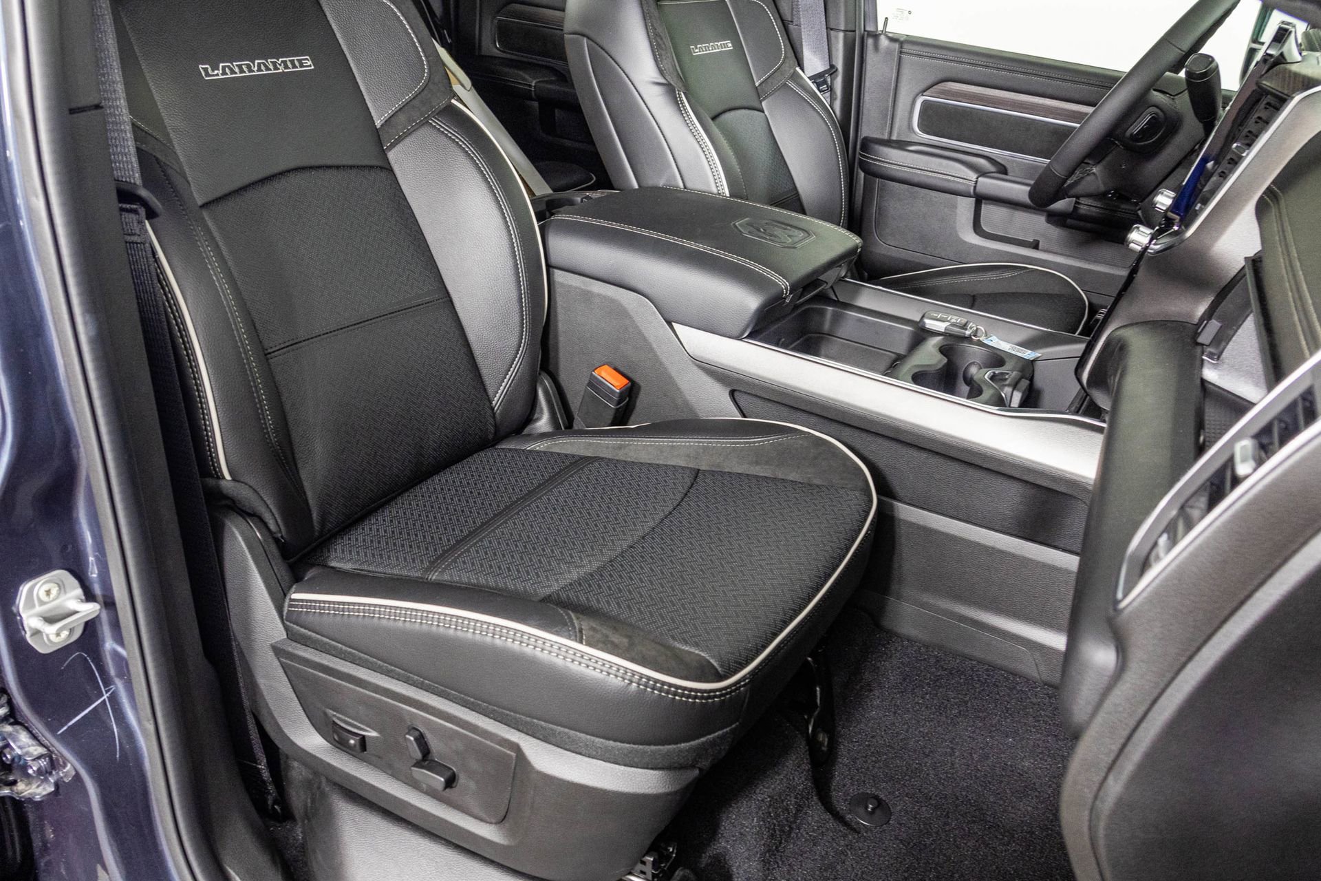 New 2026 RAM 3500 Laramie AWD/4WD image 42