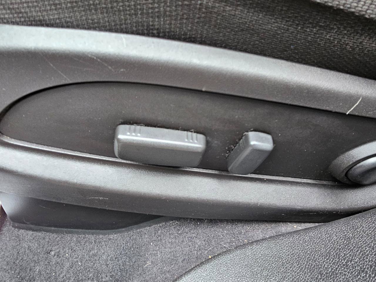 Used 2012 GMC Acadia SLE image 34