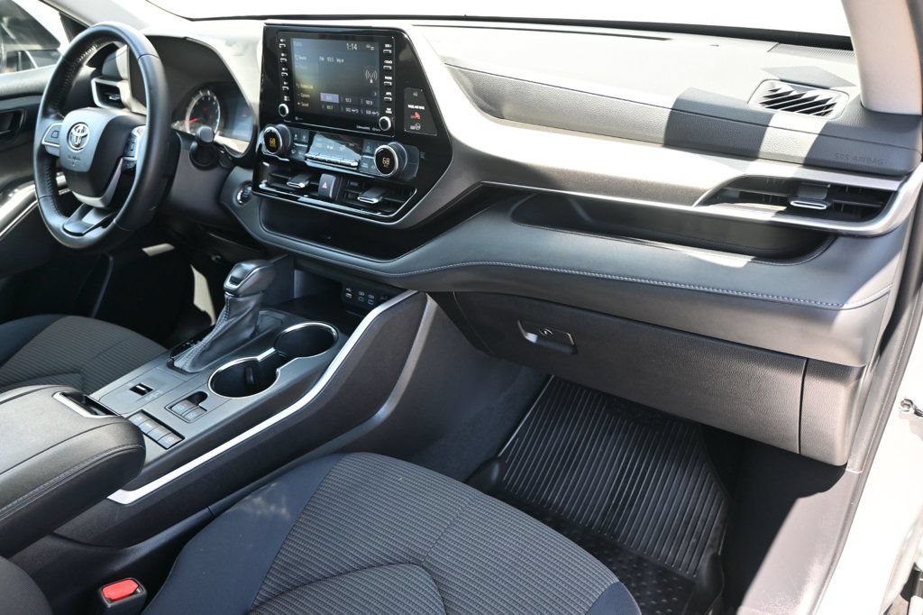 Used 2022 Toyota Highlander LE FWD image 8