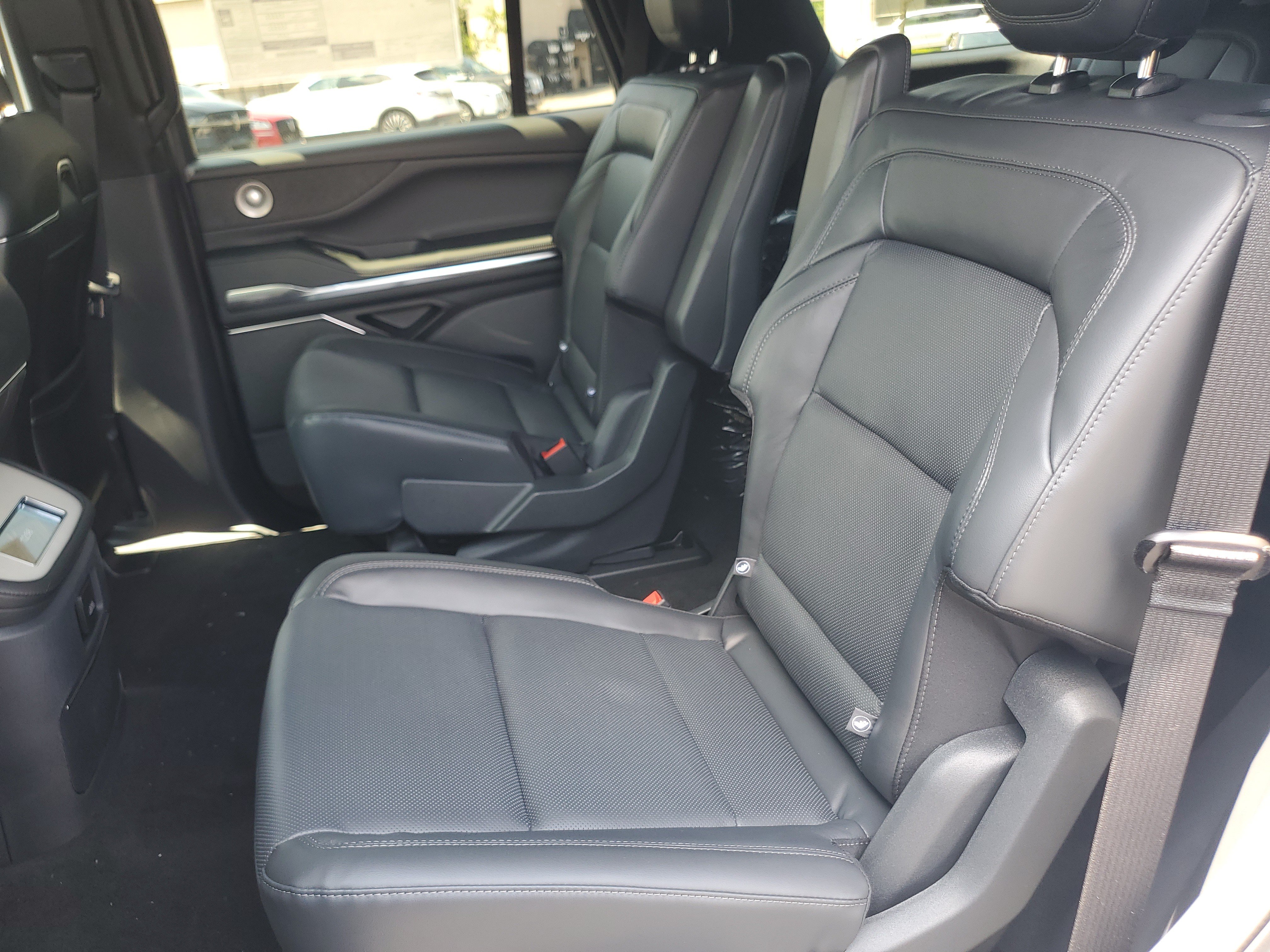 New 2027 Lincoln Navigator Reserve w/ Jet Appearance Package AWD/4WD image 29