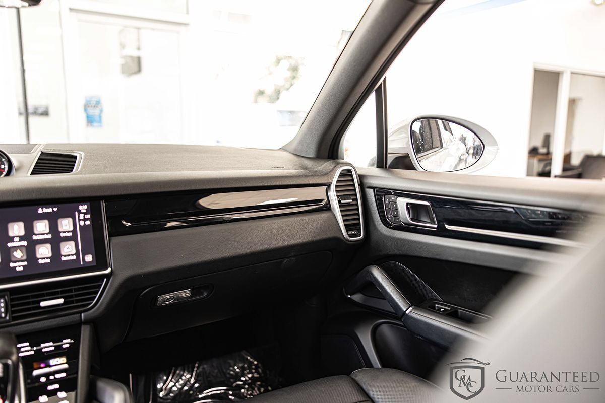 Used 2023 Porsche Cayenne w/ Premium Package AWD/4WD image 38