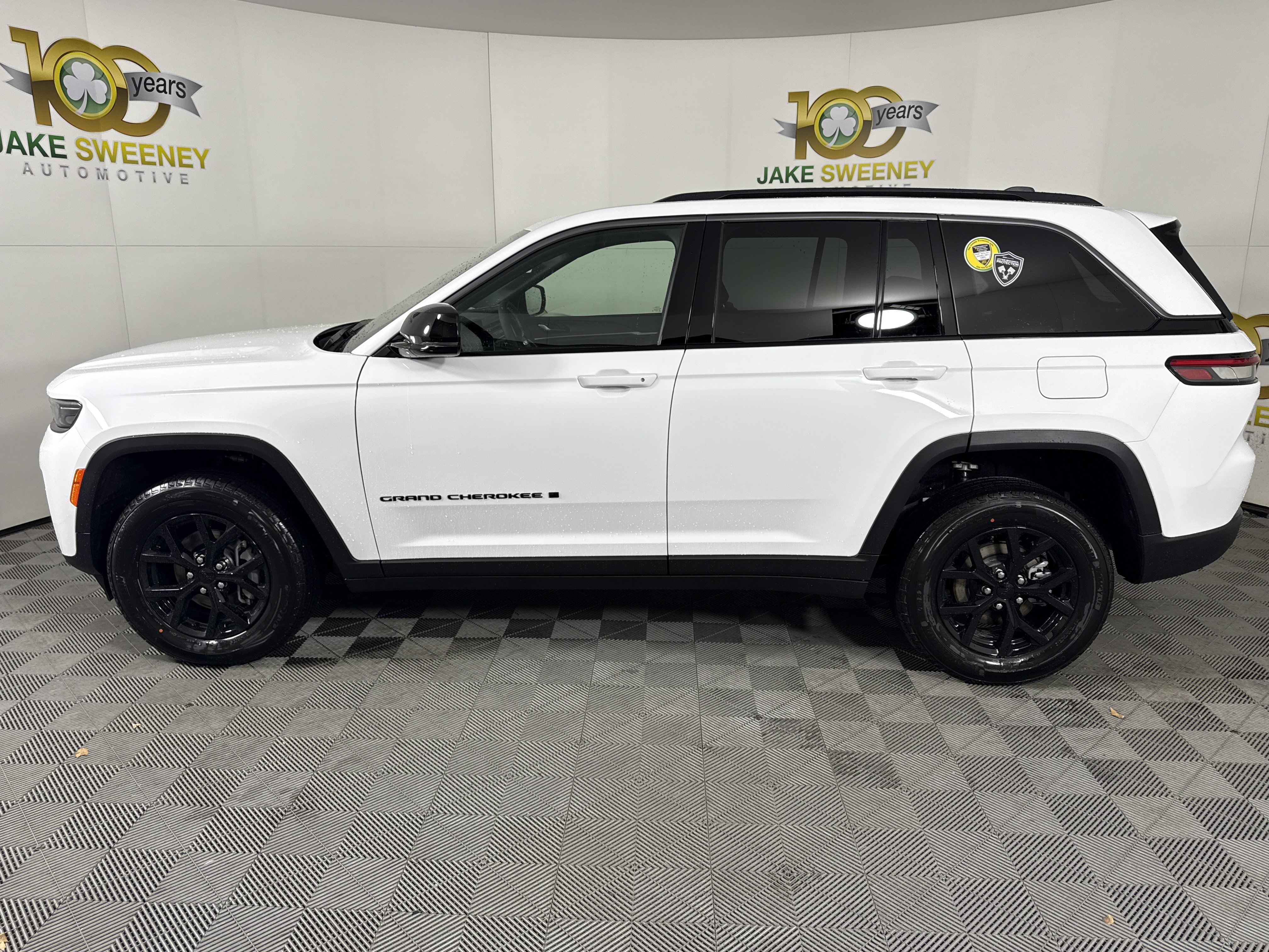 New 2026 Jeep Grand Cherokee Altitude AWD/4WD image 5