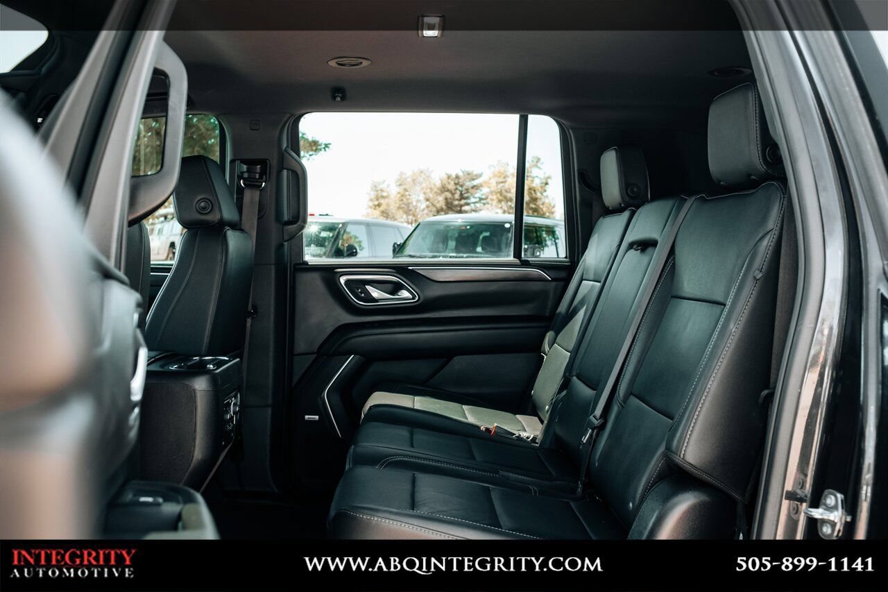 Used 2024 Chevrolet Suburban LT RWD image 38