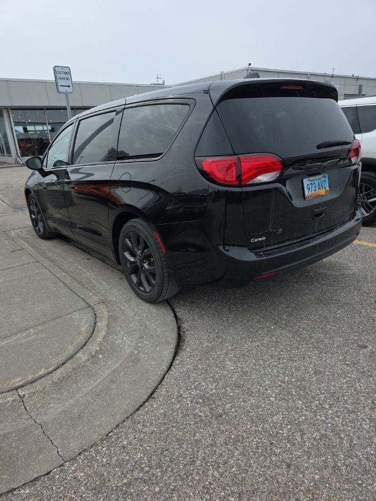 Used 2019 Chrysler Pacifica Touring Plus w/ S Appearance Package image 3