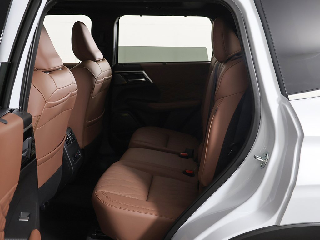 New 2025 Mitsubishi Outlander SEL image 33