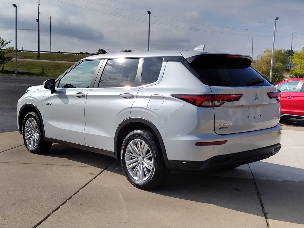 Used 2023 Mitsubishi Outlander ES image 17