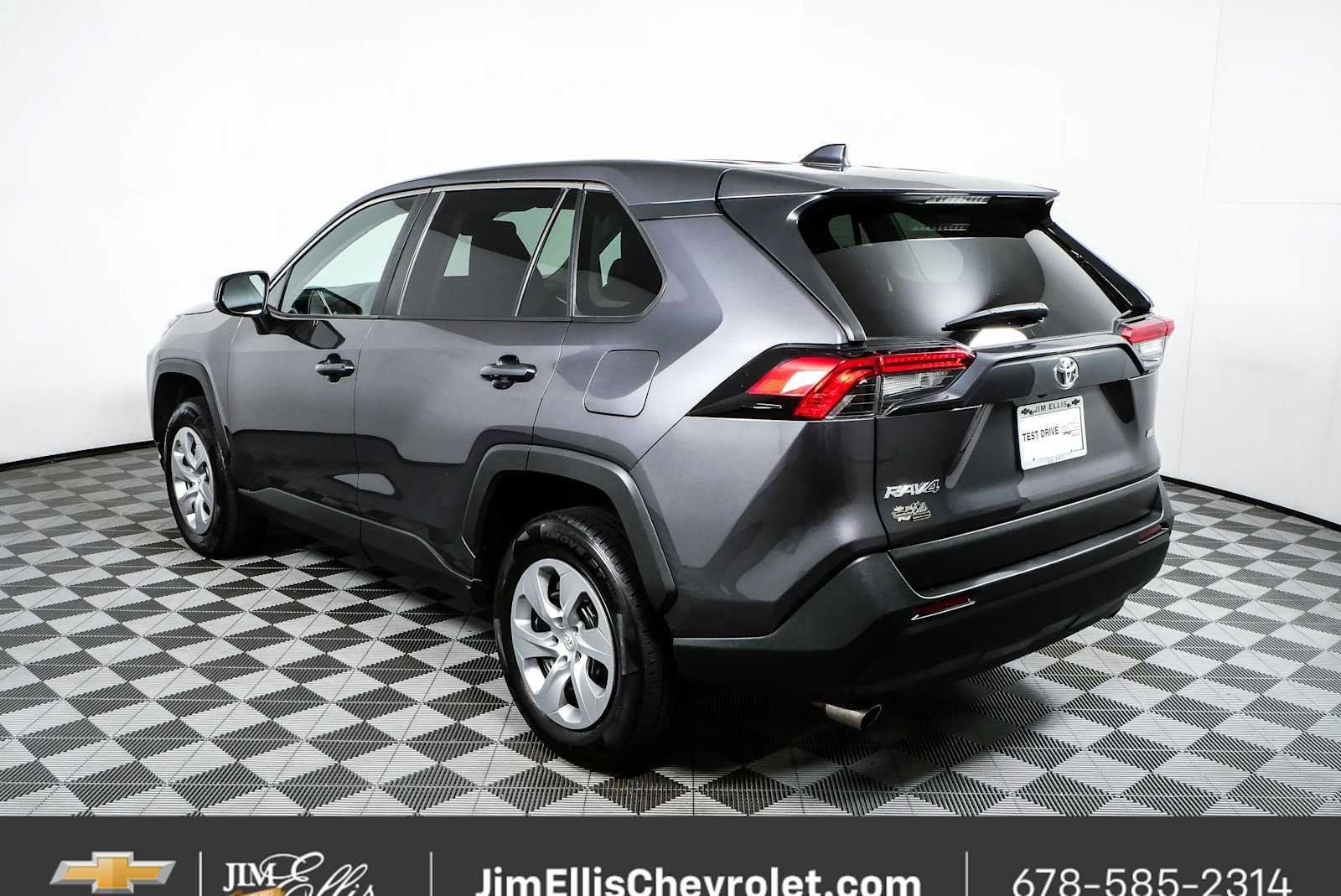 Used 2022 Toyota RAV4 LE FWD image 26