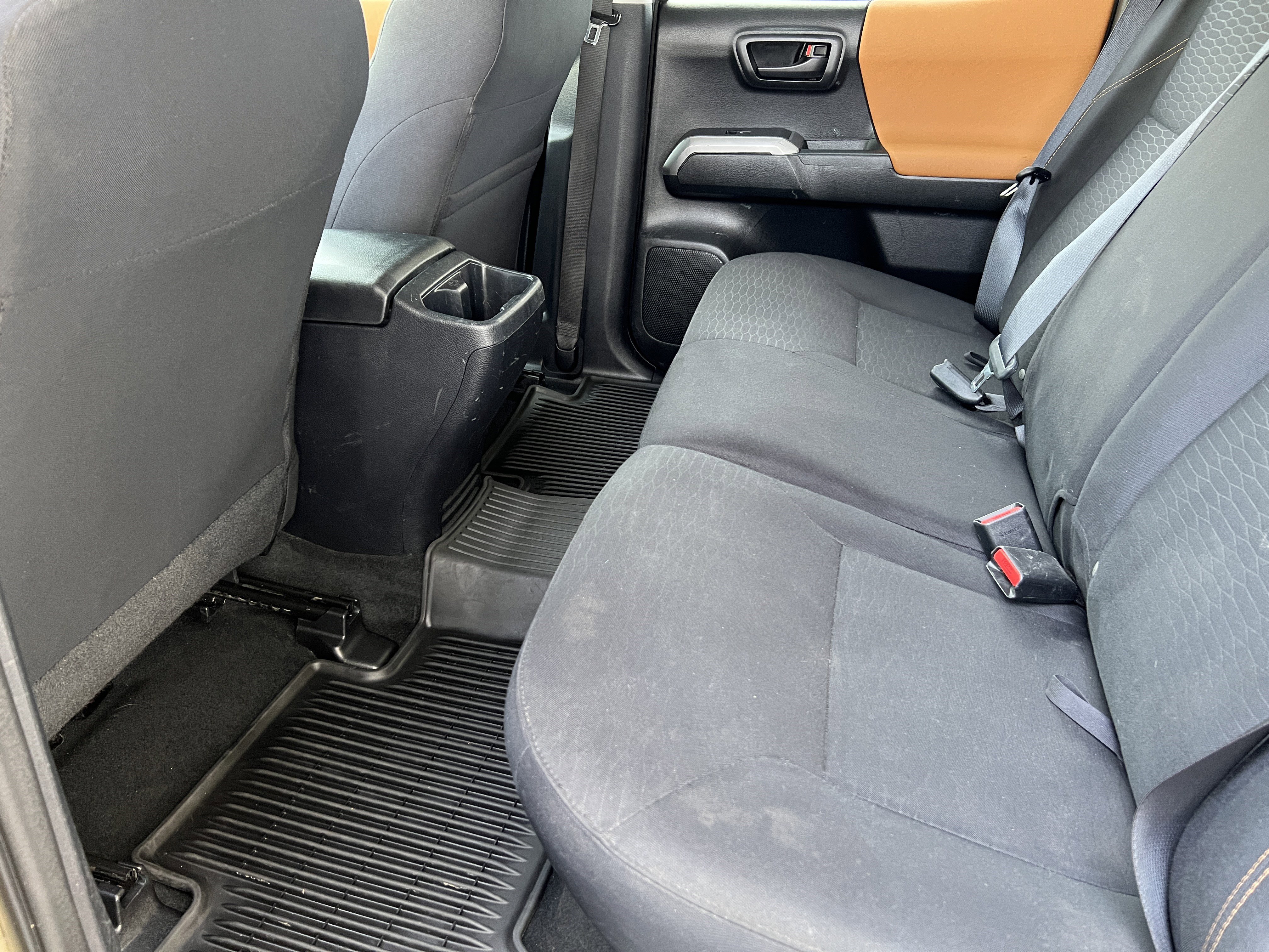 Used 2016 Toyota Tacoma SR5 w/ SR5 Appearance Package (SN) RWD image 16