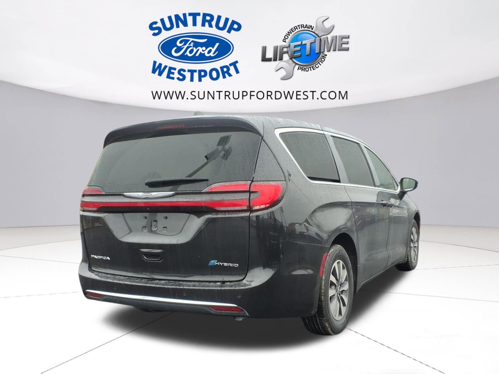 Used 2024 Chrysler Pacifica Select image 3