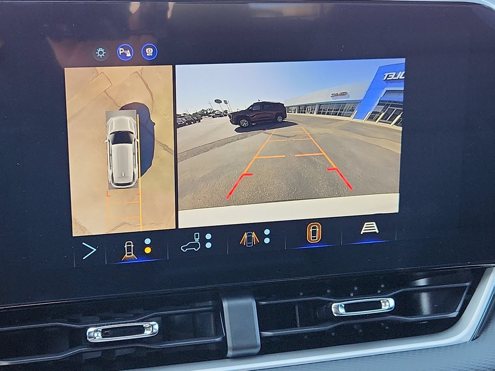 New 2027 Chevrolet Equinox LT w/ Safety and Technology Package FWD image 17