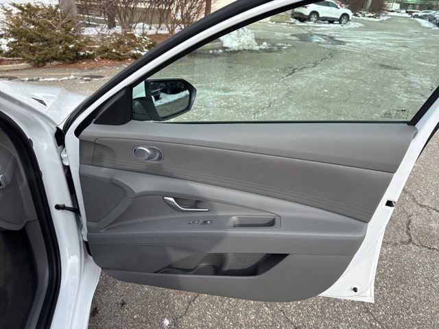 Certified 2025 Hyundai Elantra SE image 34