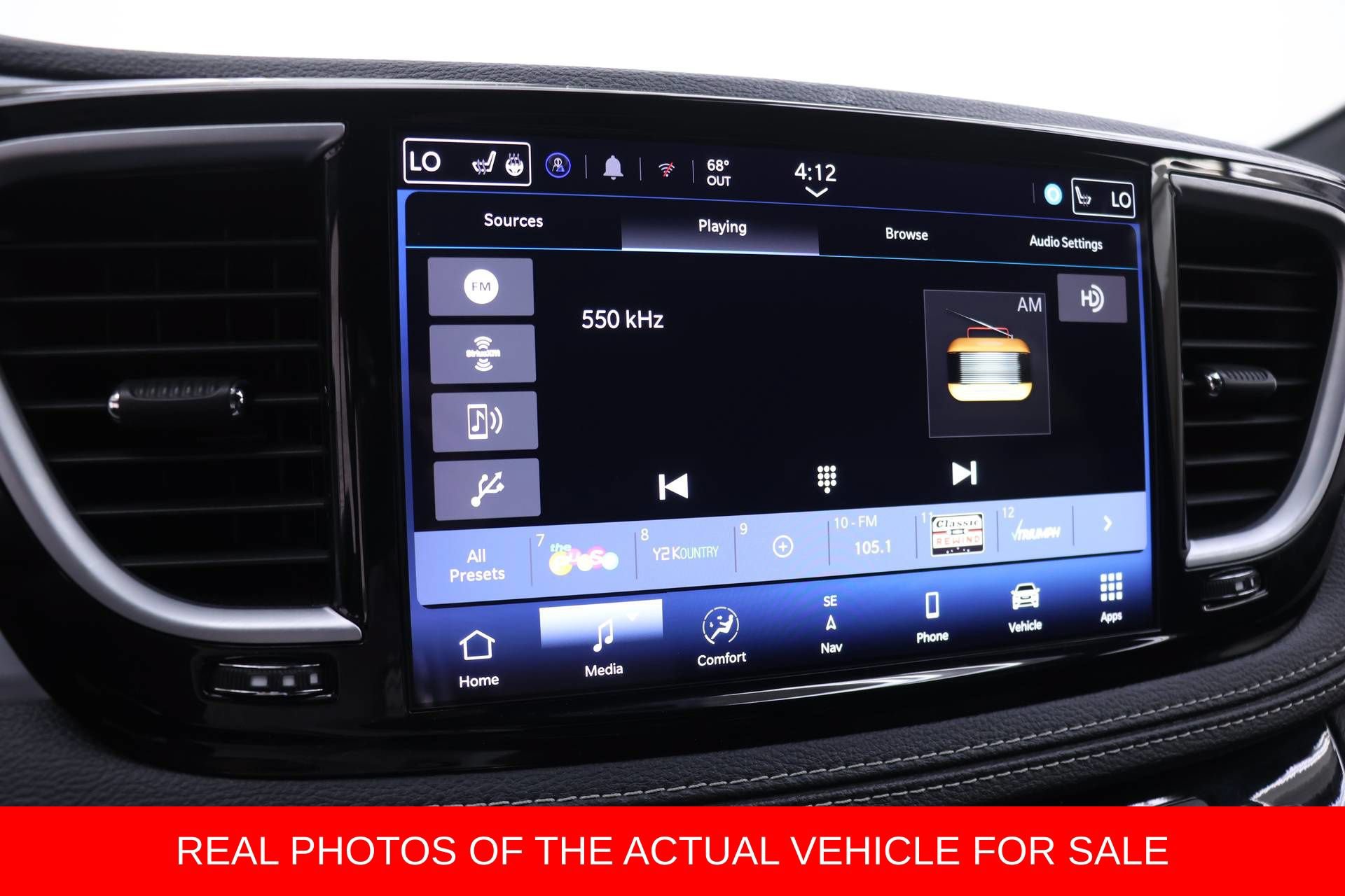 Used 2025 Chrysler Pacifica Limited FWD image 8