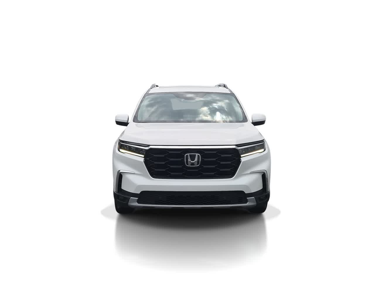Used 2025 Honda Pilot Touring image 3