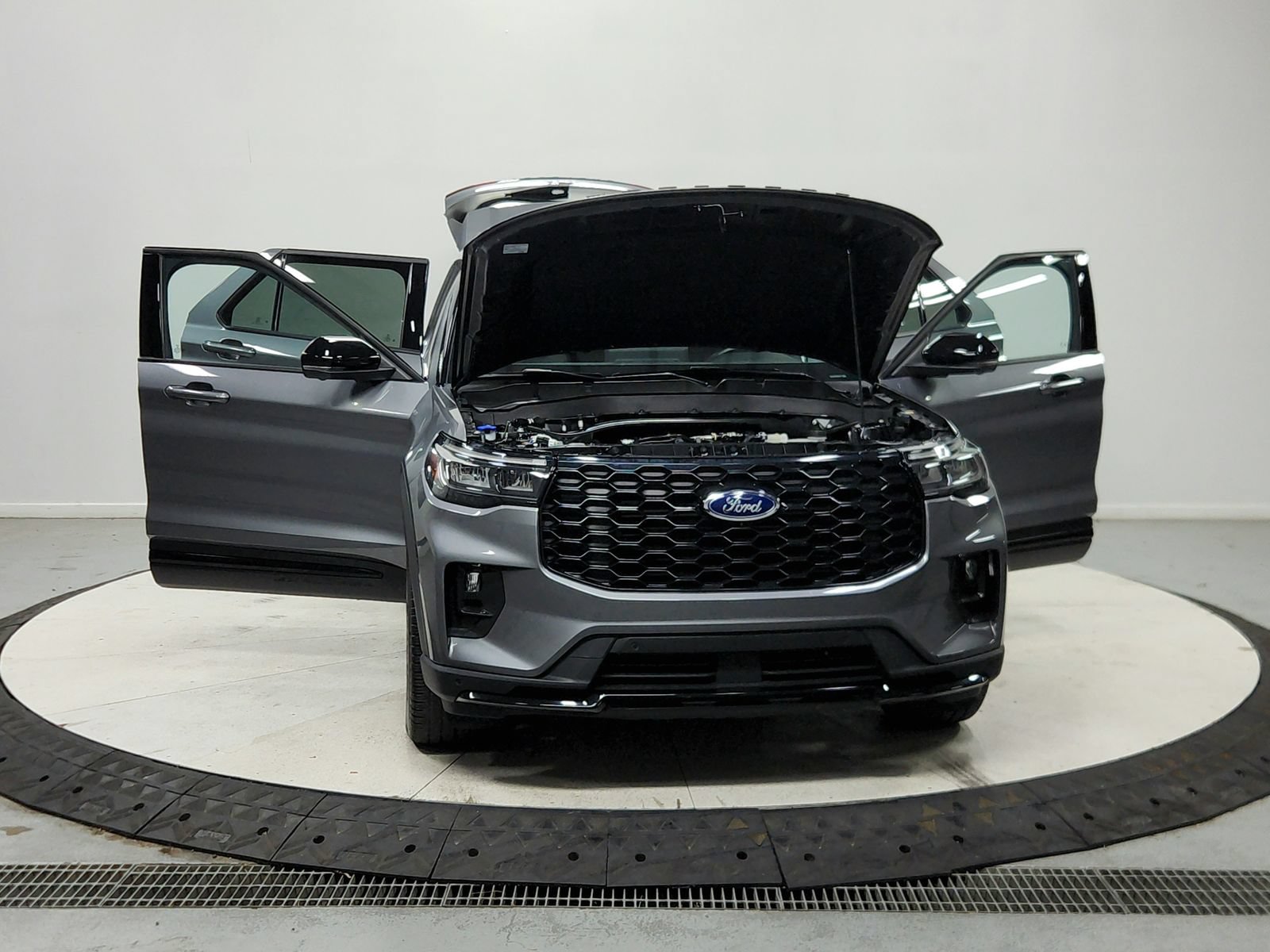 Used 2025 Ford Explorer ST-Line w/ ST-Line Street Pack AWD/4WD image 11