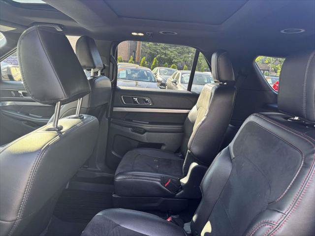 Used 2019 Ford Explorer XLT w/ Equipment Group 202A AWD/4WD image 12
