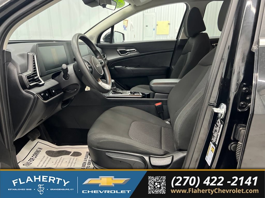 Used 2025 Kia Sportage LX FWD image 9