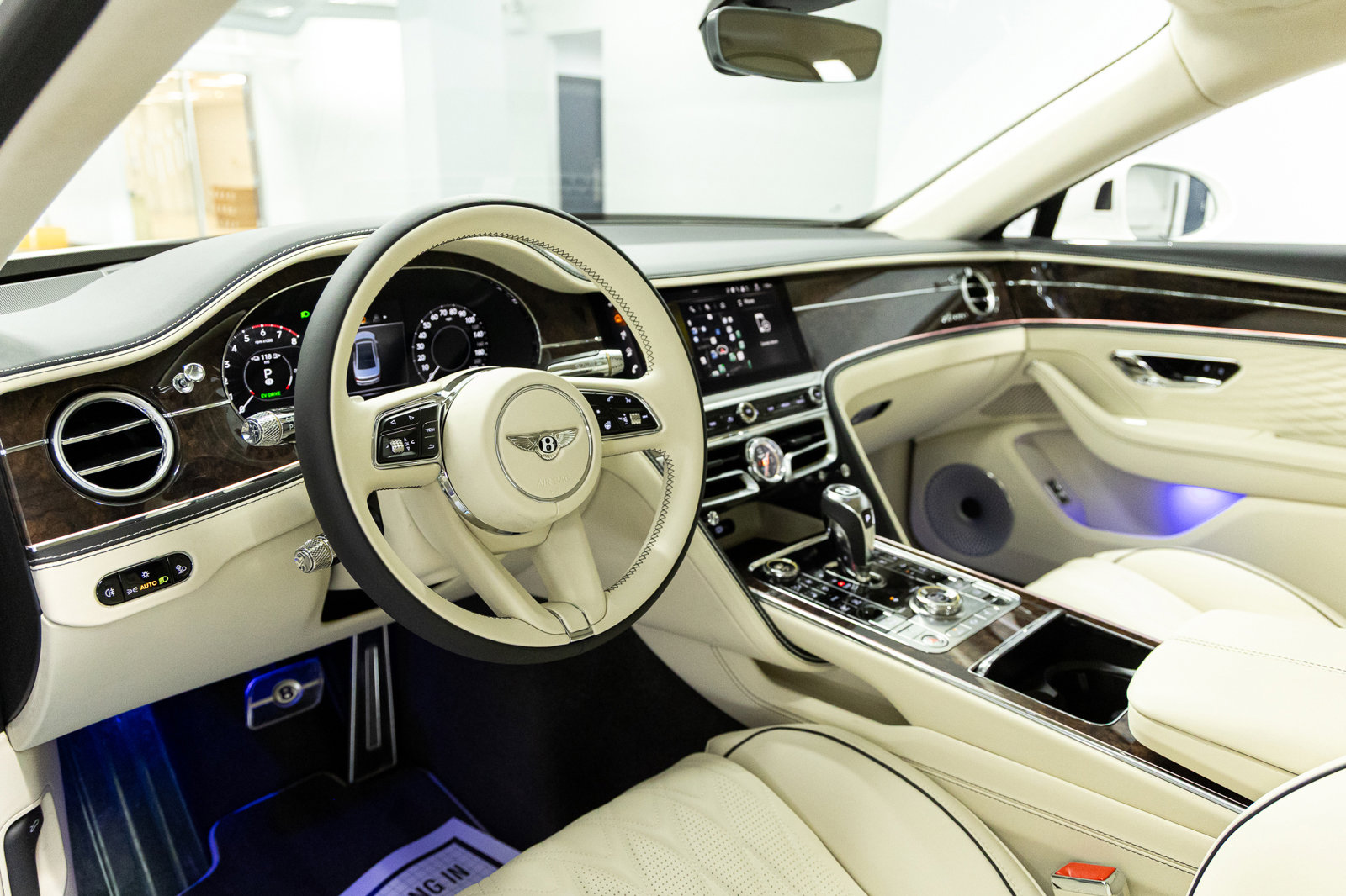 Certified 2026 Bentley Flying Spur Plug-In Hybrid image 42