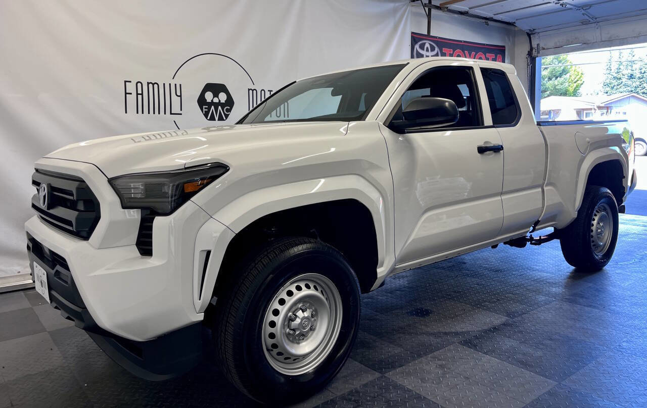 Used 2024 Toyota Tacoma SR image 7