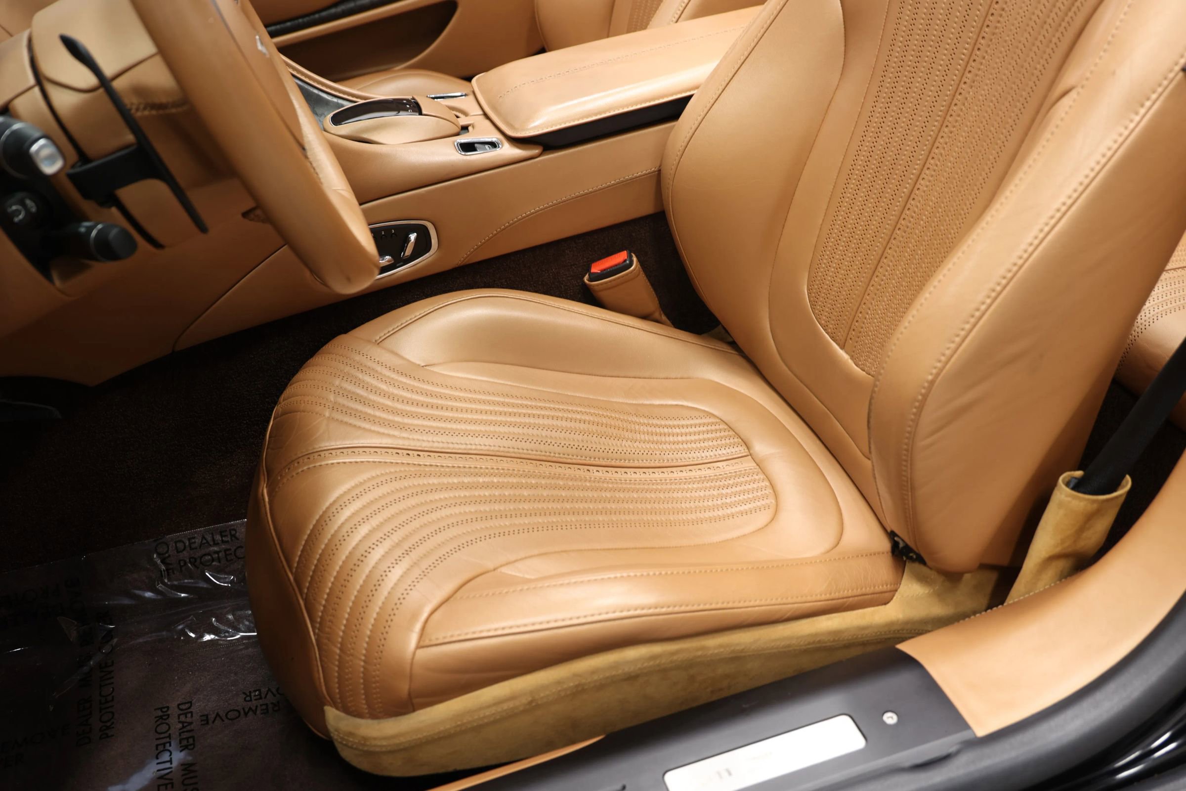 Used 2020 Aston Martin DB11 Volante image 21