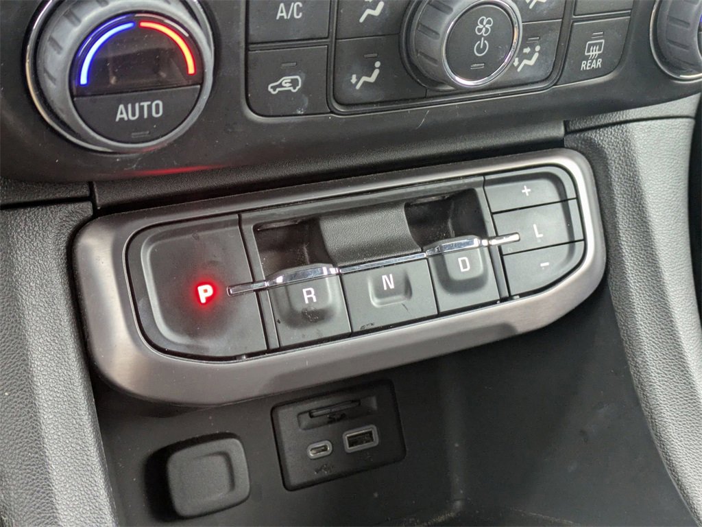 Used 2022 GMC Acadia AT4 w/ Technology Package image 17