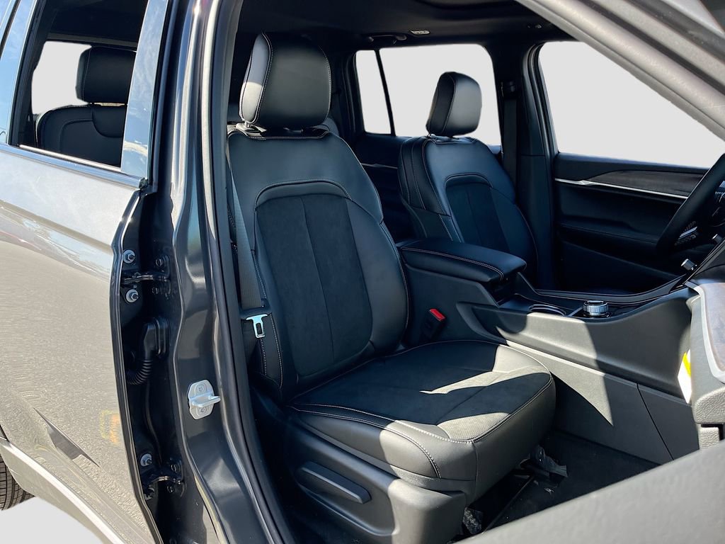 New 2026 Jeep Grand Cherokee Altitude RWD image 26