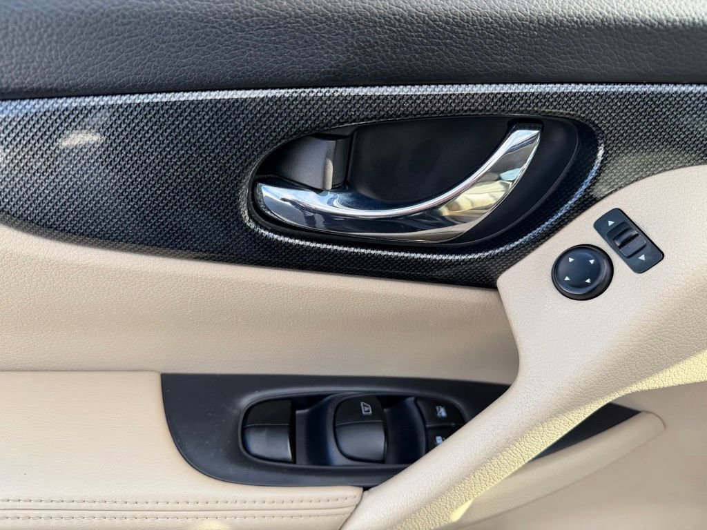 Used 2015 Nissan Rogue SL image 12