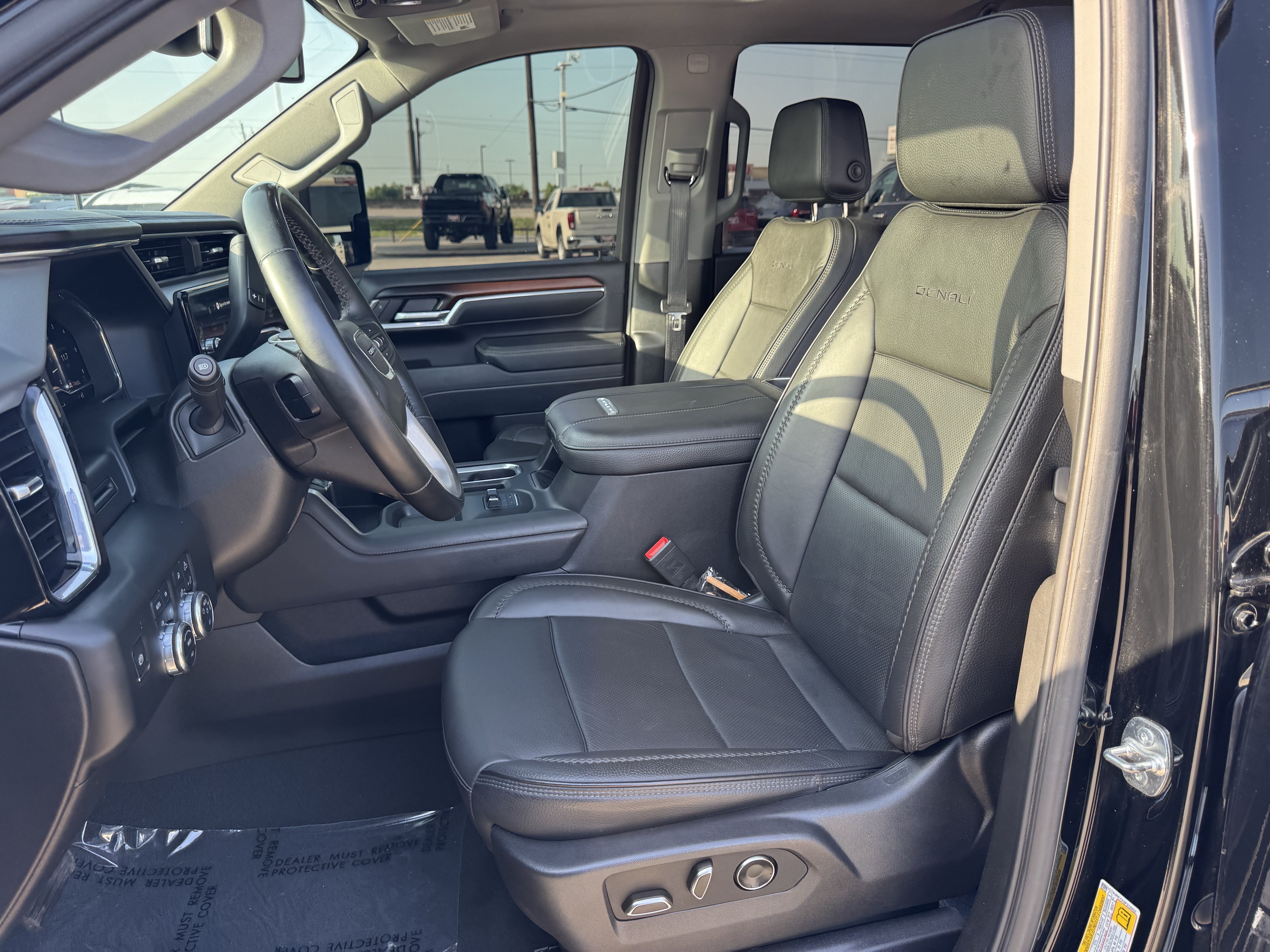 Used 2025 GMC Sierra 2500 Denali AWD/4WD image 25