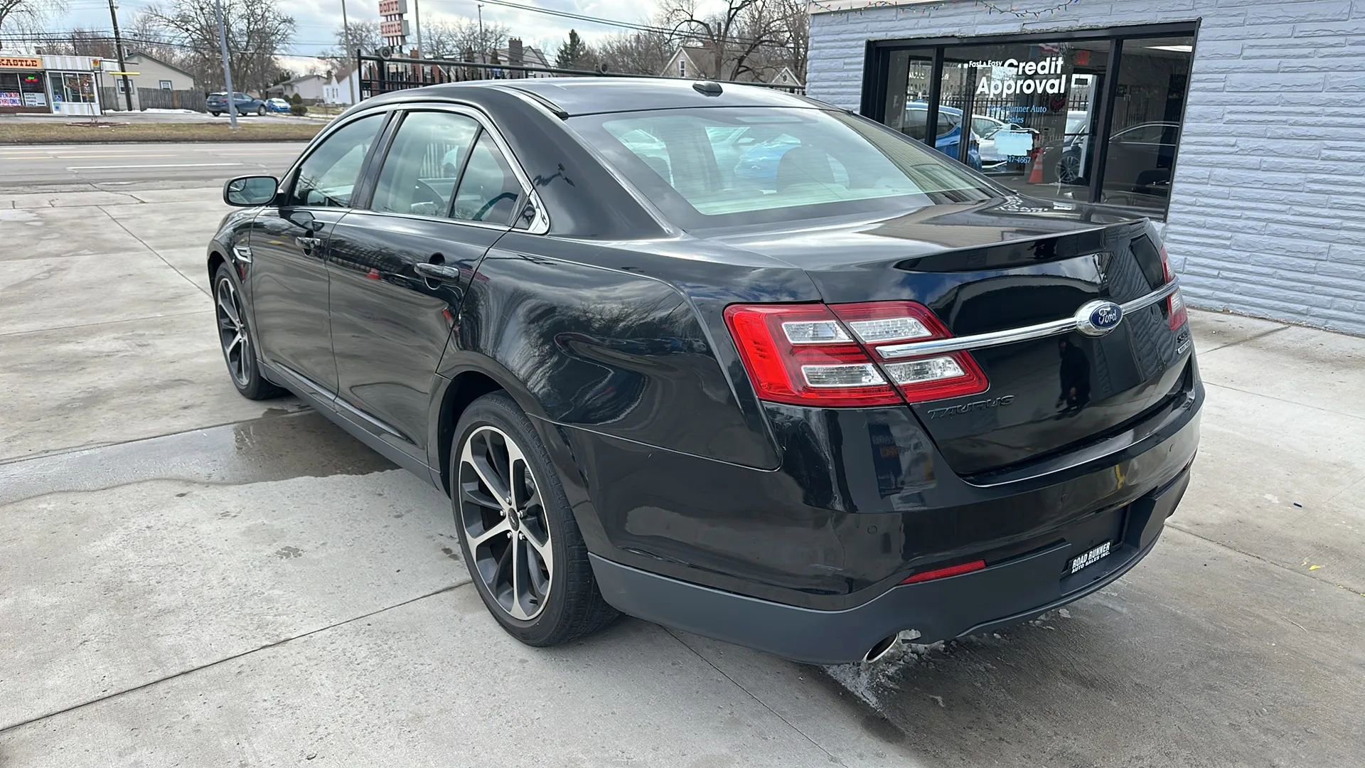 Used 2015 Ford Taurus SEL w/ Equipment Group 201A image 7