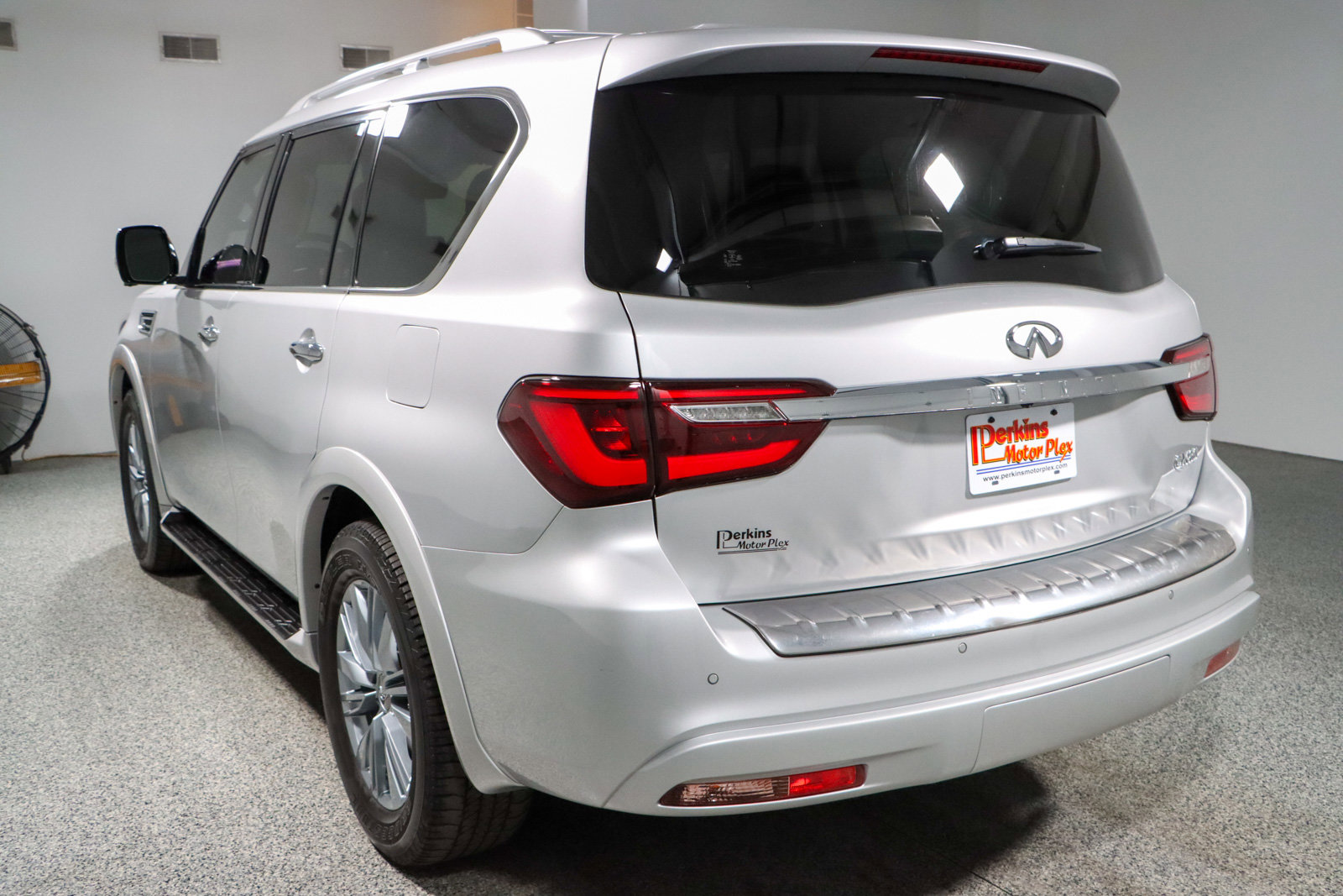Used 2023 INFINITI QX80 Luxe w/ Cargo Package image 9