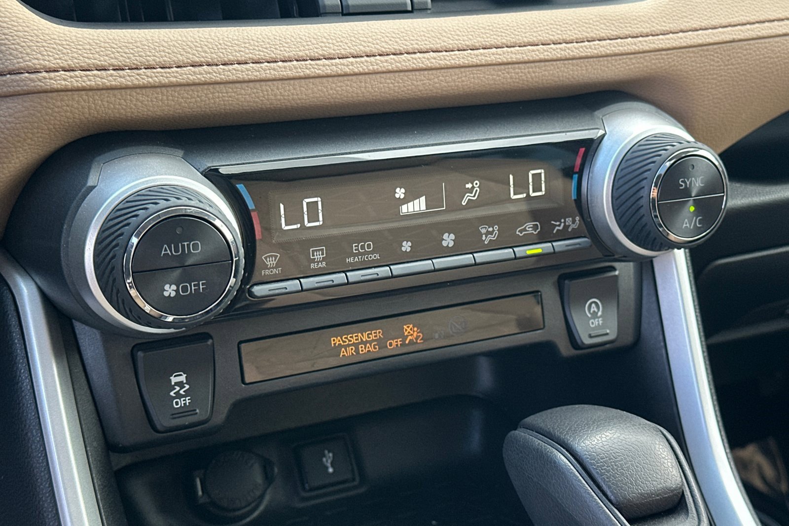 Used 2022 Toyota RAV4 XLE w/ Convenience Package image 27