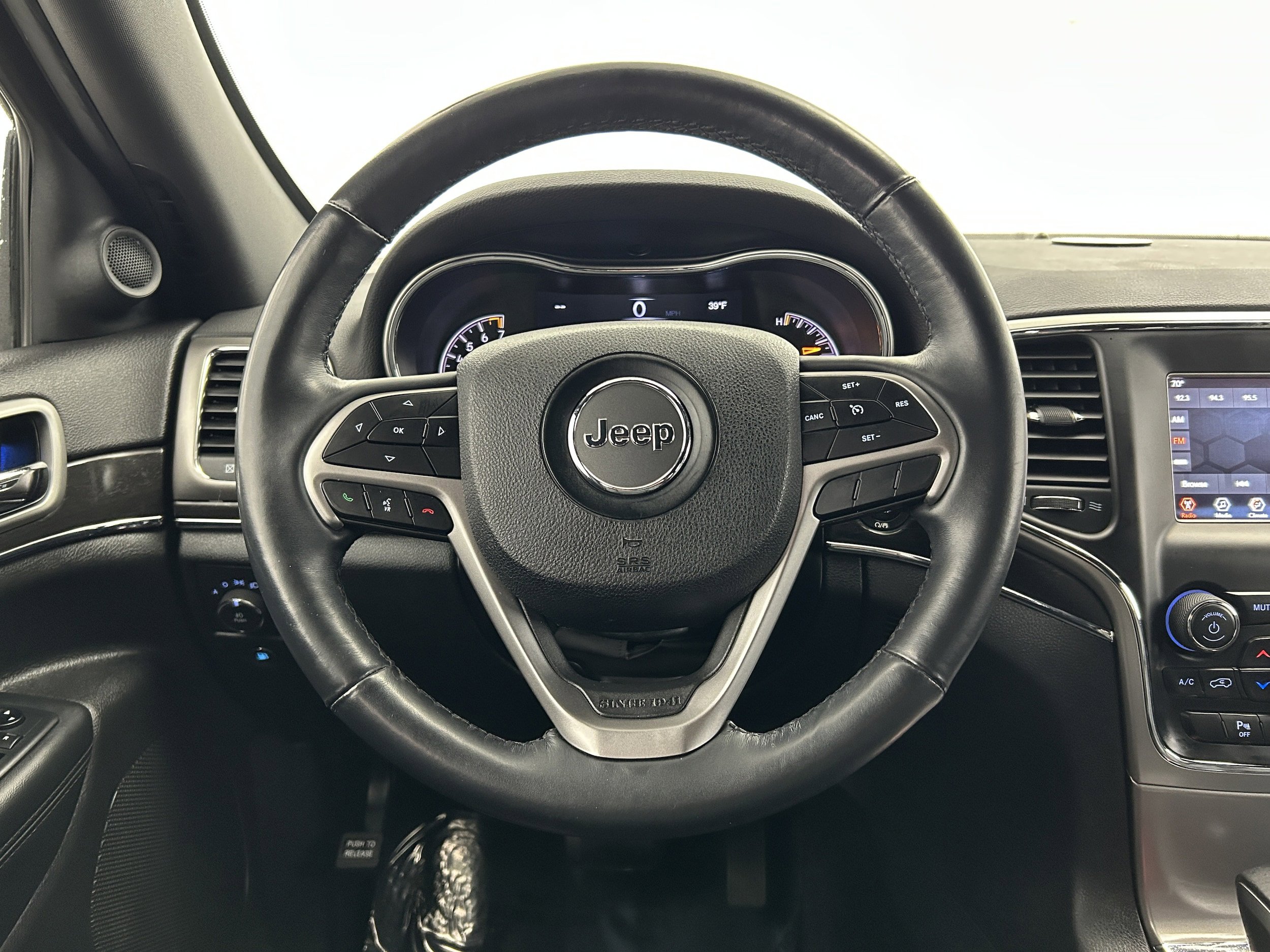 Used 2018 Jeep Grand Cherokee Limited AWD/4WD image 15