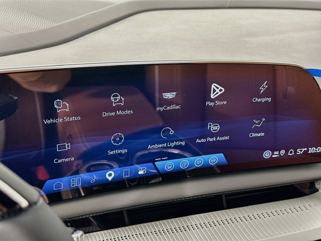 New 2027 Cadillac Optiq Premium Luxury w/ LPO, Floor Liner Package AWD/4WD image 18