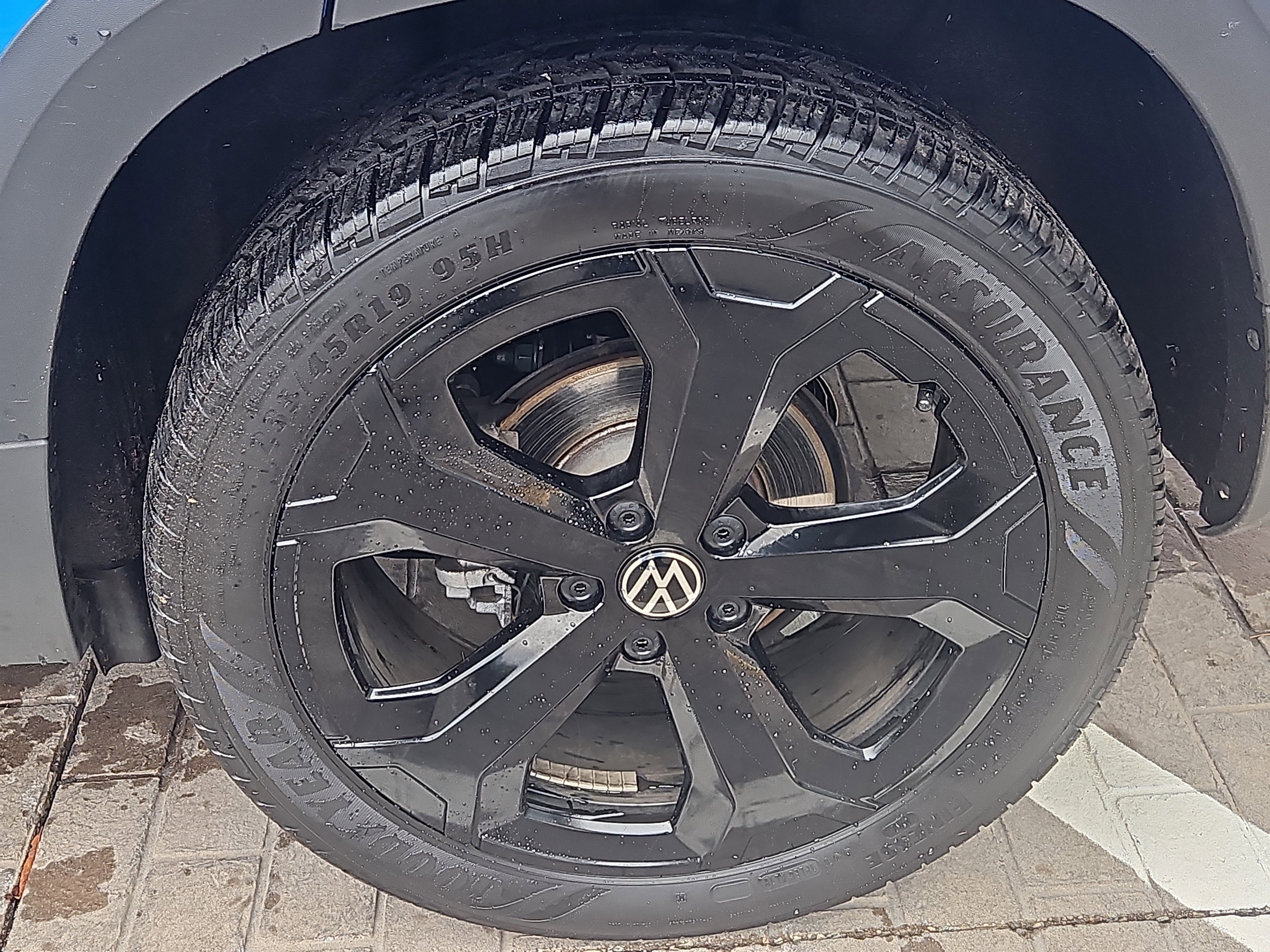 Certified 2025 Volkswagen Taos SE image 28