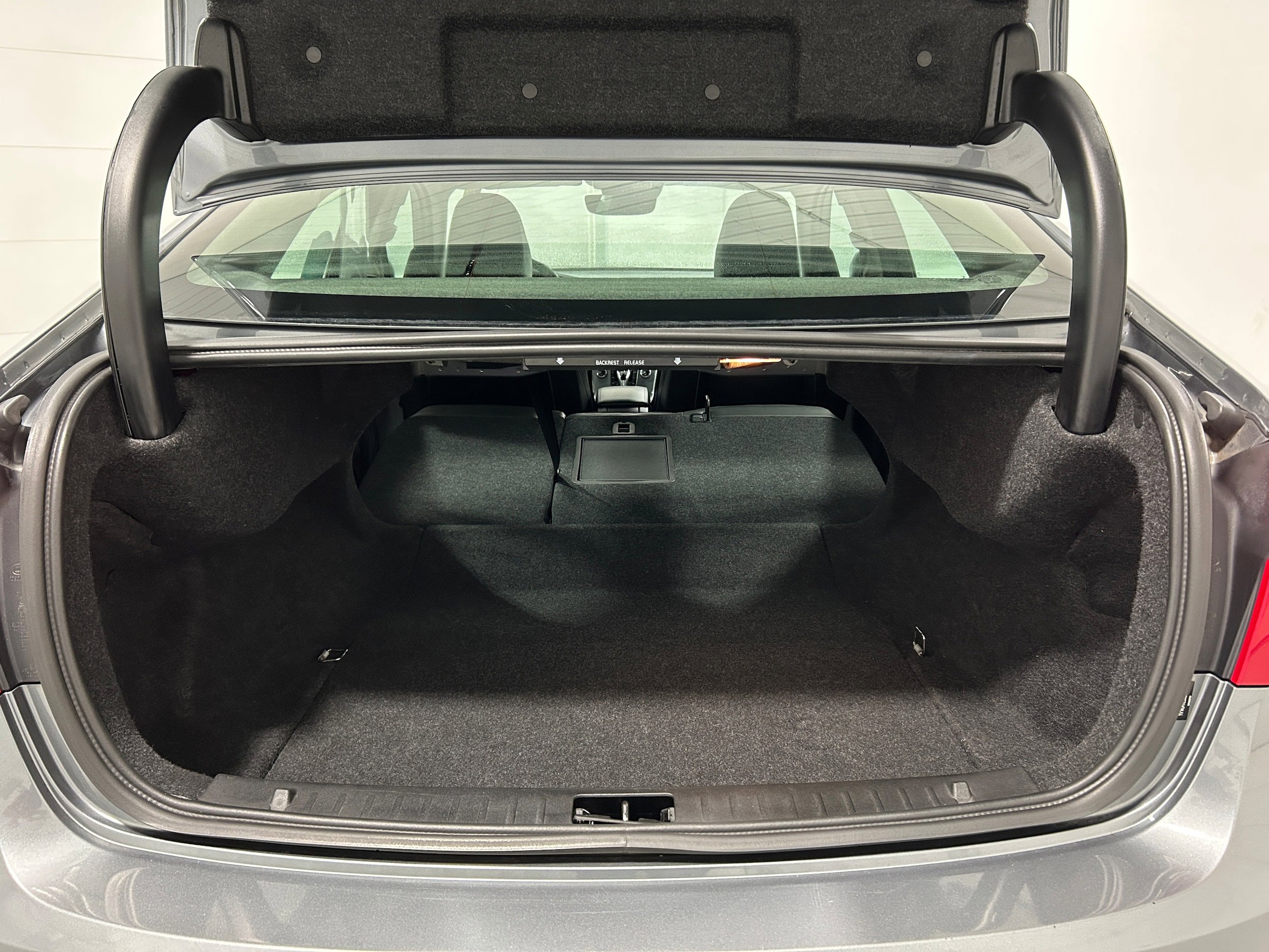 Used 2018 Volvo S60 T5 Dynamic w/ Vision Package image 32