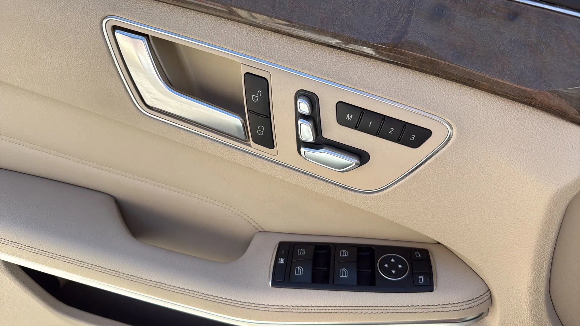 Used 2014 Mercedes-Benz E 350 4MATIC Sedan image 43