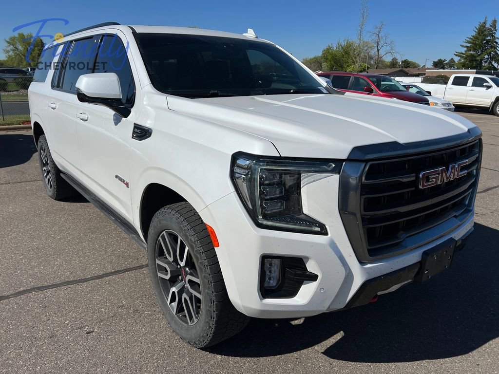 Used 2022 GMC Yukon XL AT4 w/ Technology Package AWD/4WD image 4