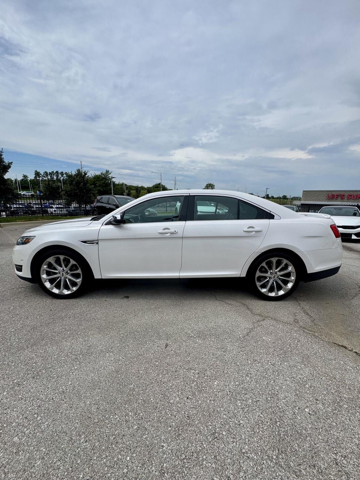 Used 2016 Ford Taurus Limited w/ Equipment Group 301A FWD image 2