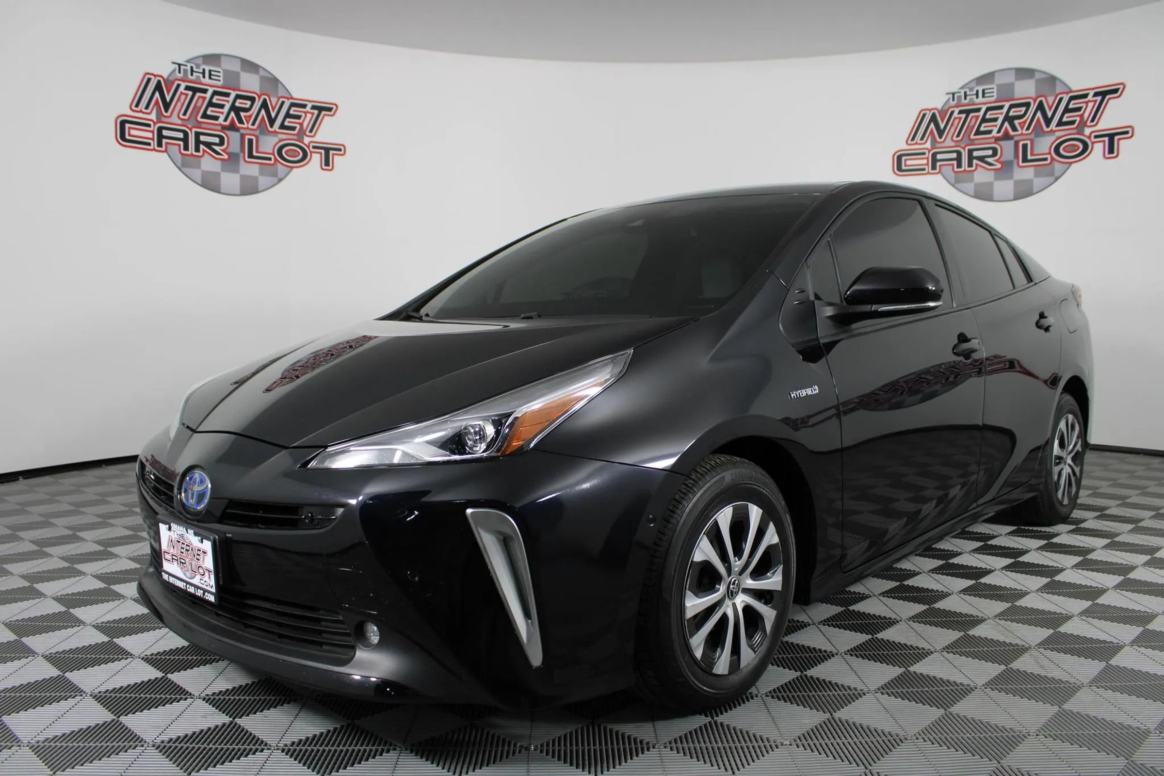 Used 2022 Toyota Prius XLE w/ Advanced Technology Package AWD/4WD image 3