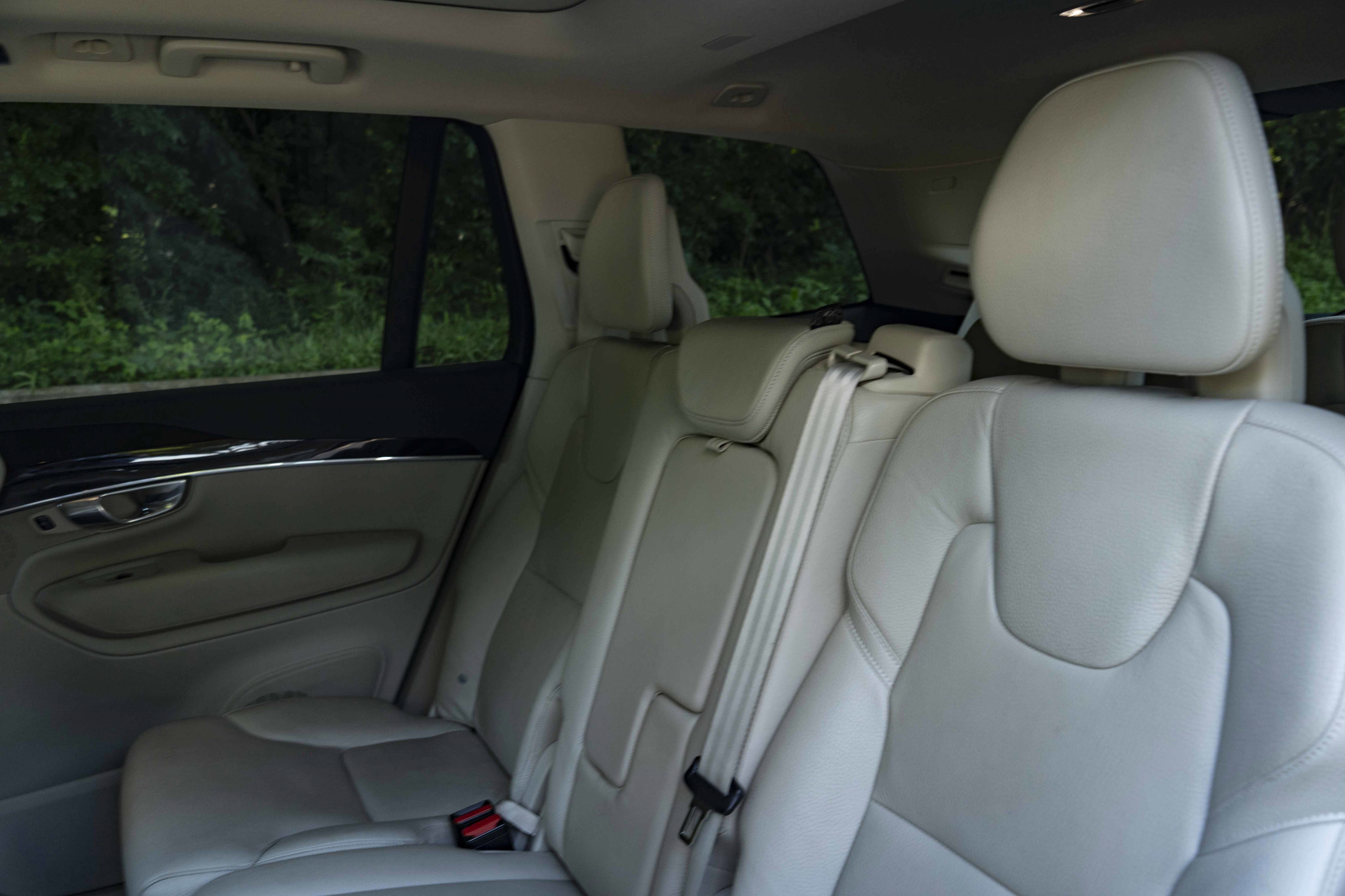 Used 2019 Volvo XC90 T6 Momentum w/ Protection Package Premier AWD/4WD image 18