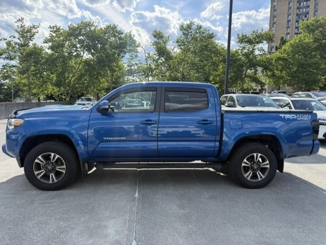Used 2018 Toyota Tacoma TRD Sport w/ Technology Package AWD/4WD image 5
