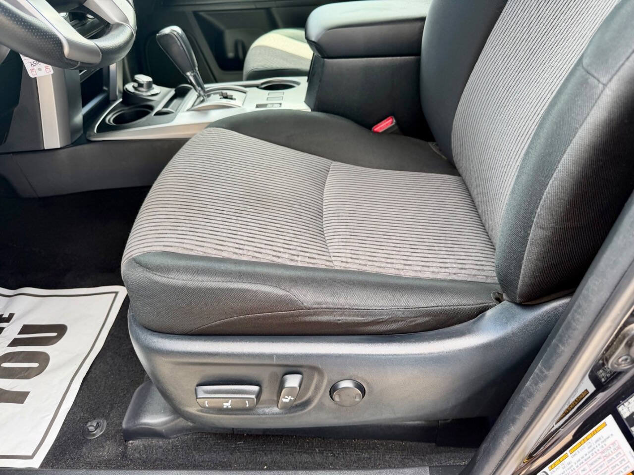 Used 2018 Toyota 4Runner SR5 AWD/4WD image 34