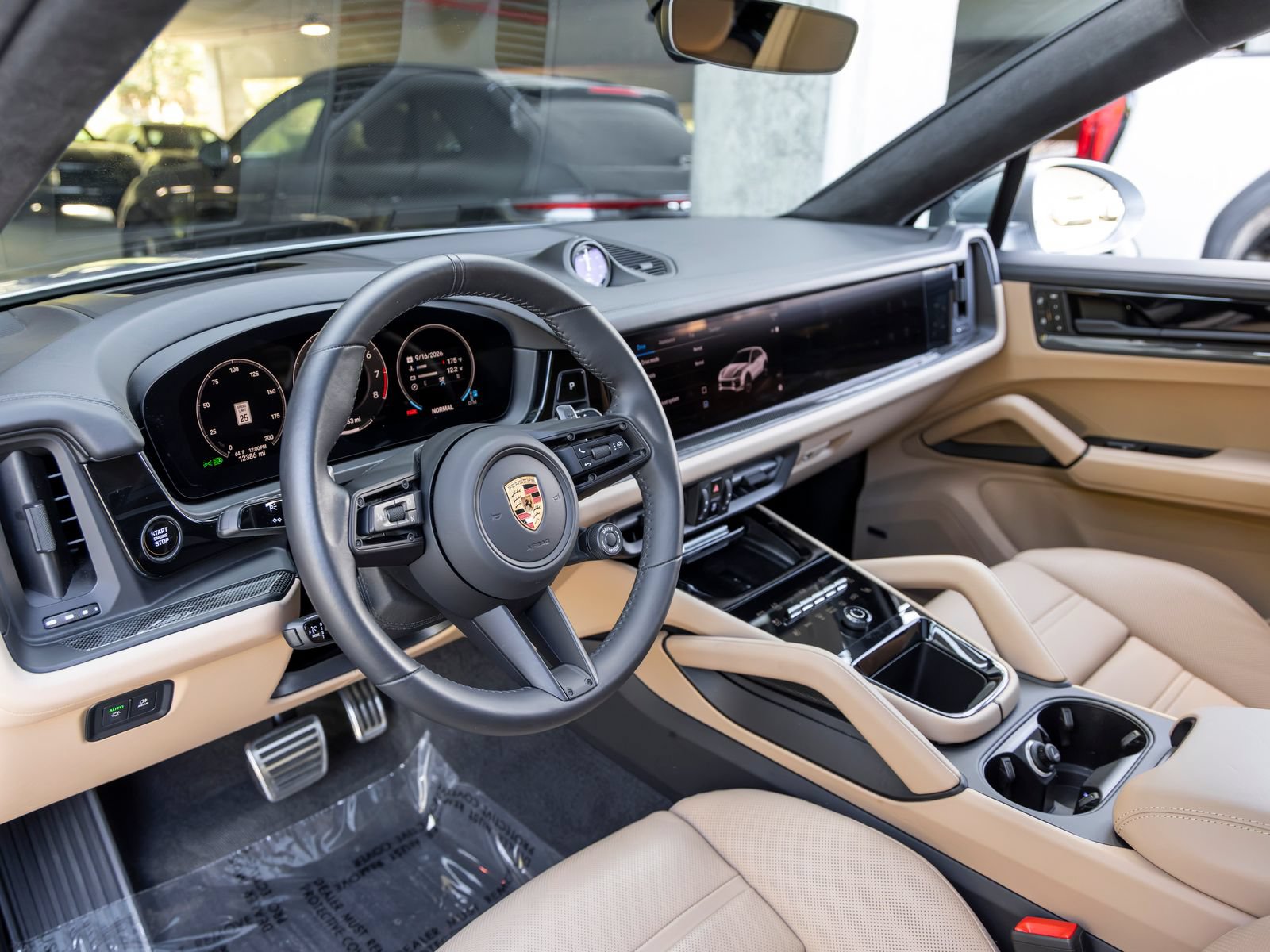 Certified 2025 Porsche Cayenne GTS AWD/4WD image 4