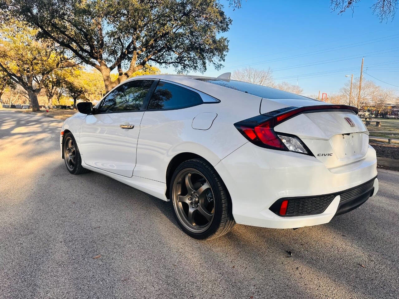 Used 2016 Honda Civic Touring image 7