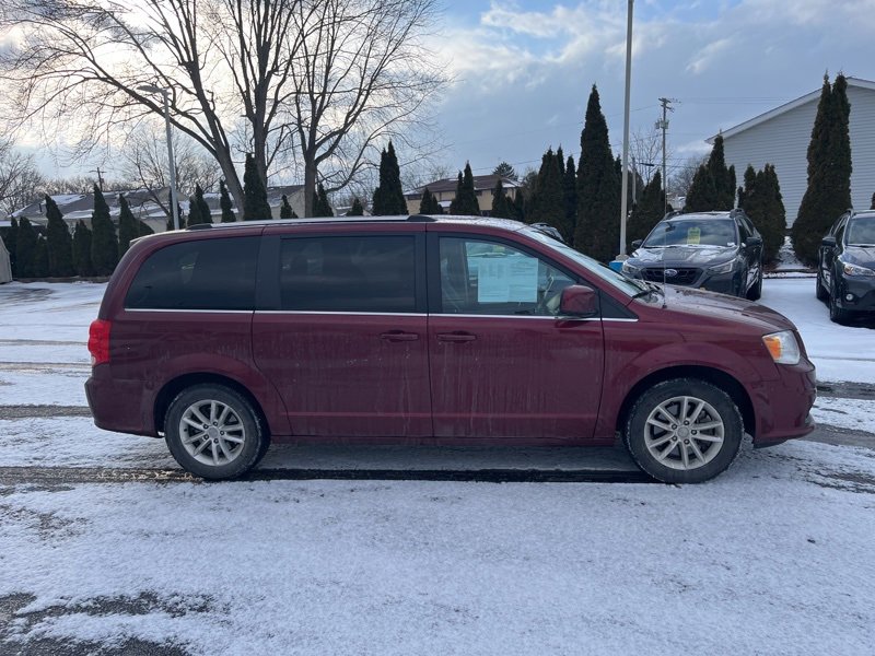 Used 2018 Dodge Grand Caravan SXT image 2