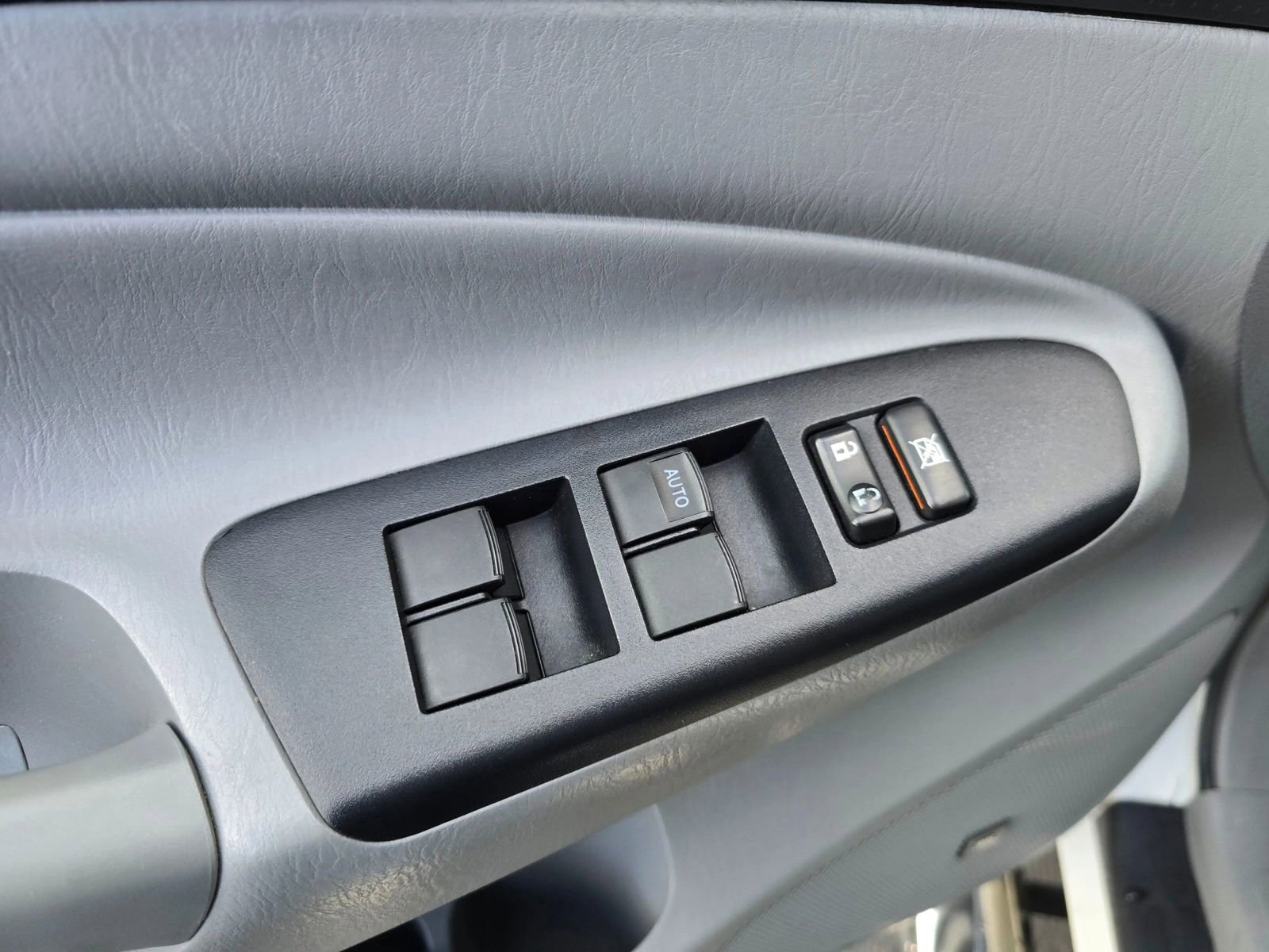 Used 2012 Toyota Tacoma PreRunner image 25