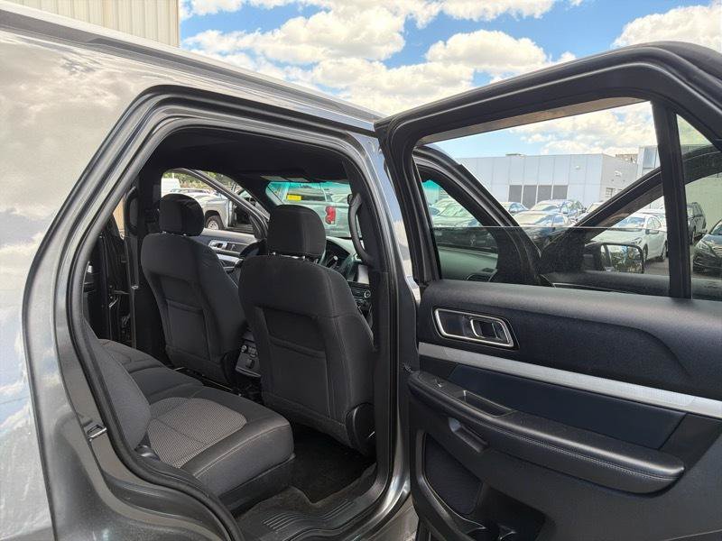 Used 2016 Ford Explorer XLT w/ Equipment Group 201A AWD/4WD image 21
