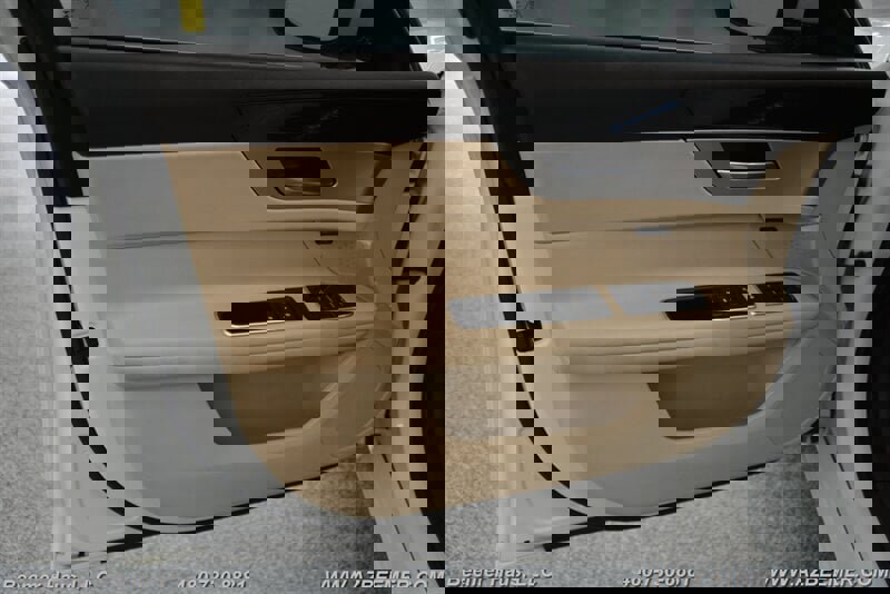 Used 2020 Jaguar XF Premium image 37