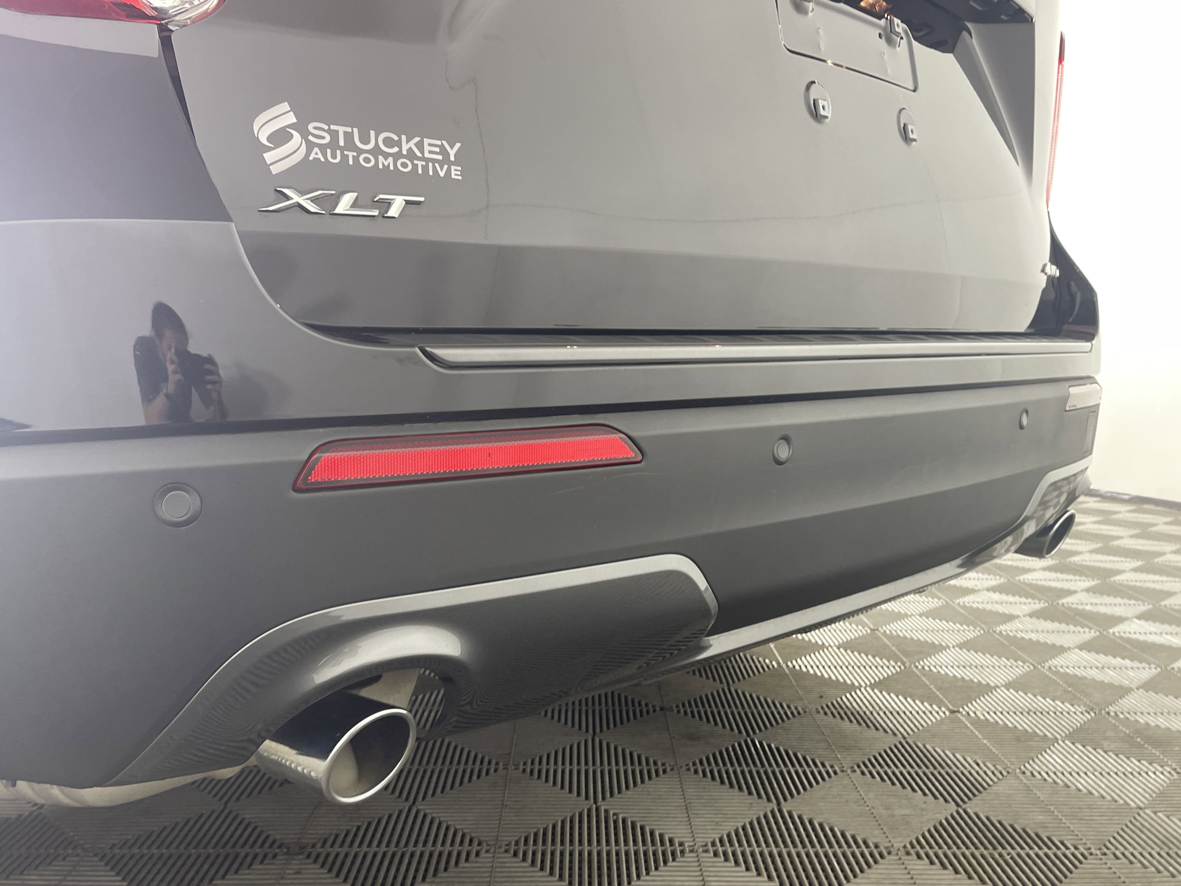 Used 2023 Ford Explorer XLT w/ Equipment Group 202A image 6