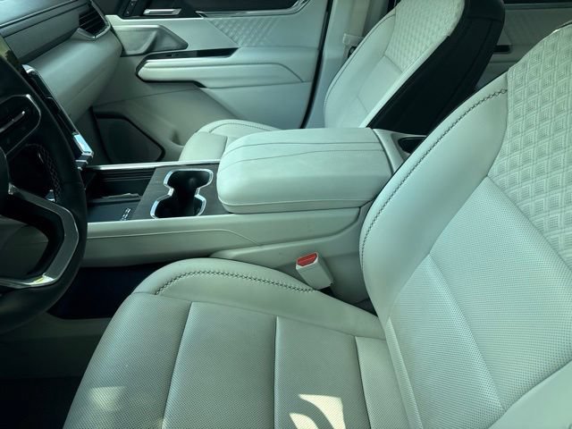 Used 2024 GMC Acadia Denali w/ Super Cruise Package FWD image 8