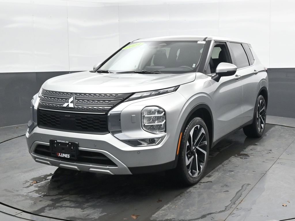 Used 2024 Mitsubishi Outlander SE image 9